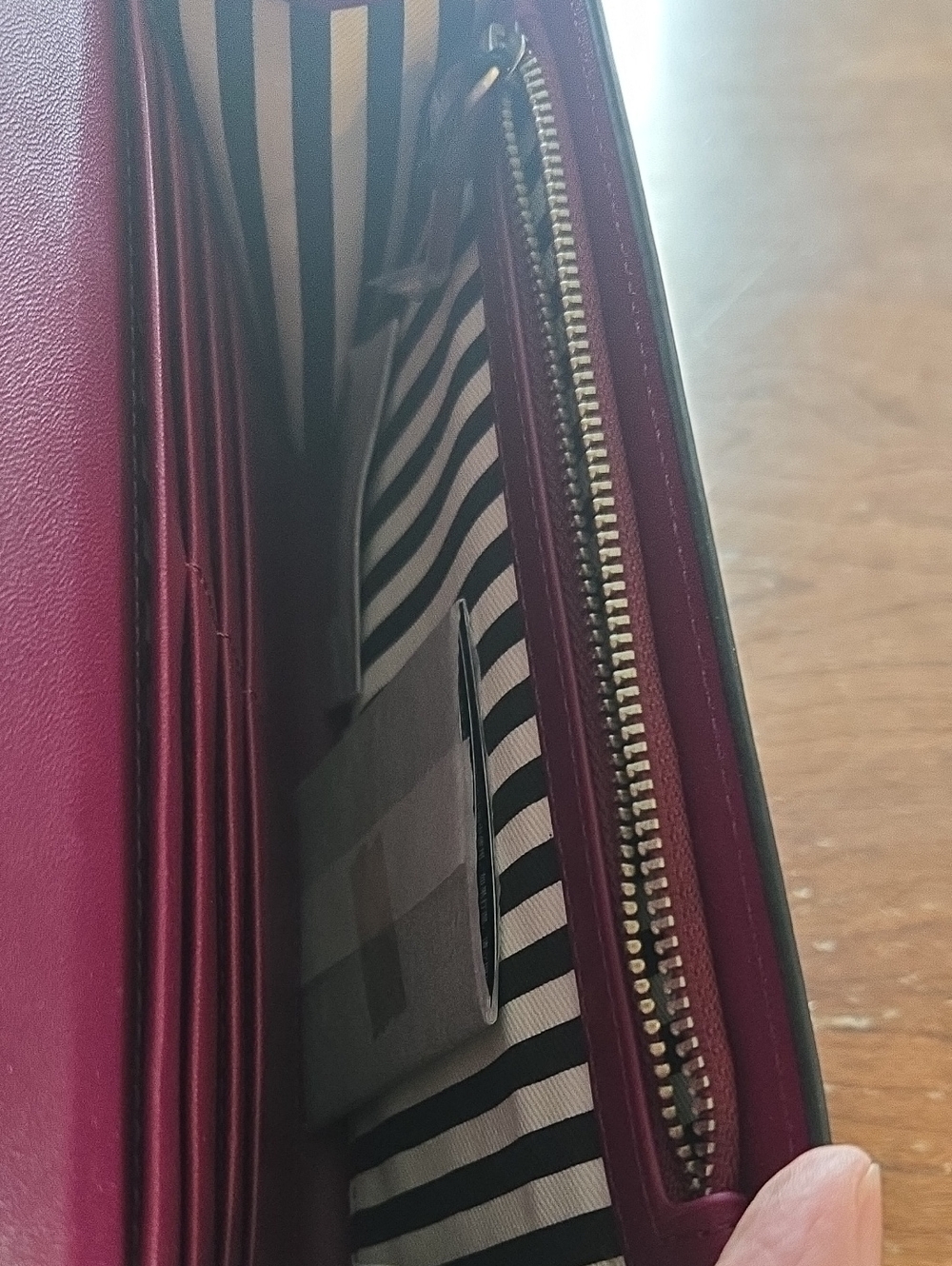 Lulu Guinness Crossbody Wallet Raspberry NWT In Box - Picture 4 of 5